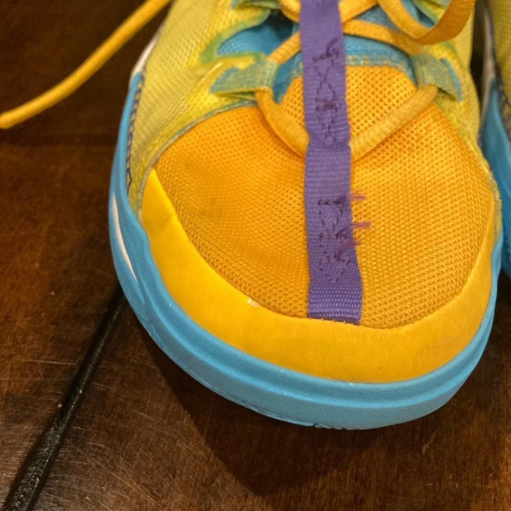 Youth Size 5.5 Nike Kyrie Flytrap Kaleidoscope Basketball Shoes (ABBA) - Picture 3 of 14